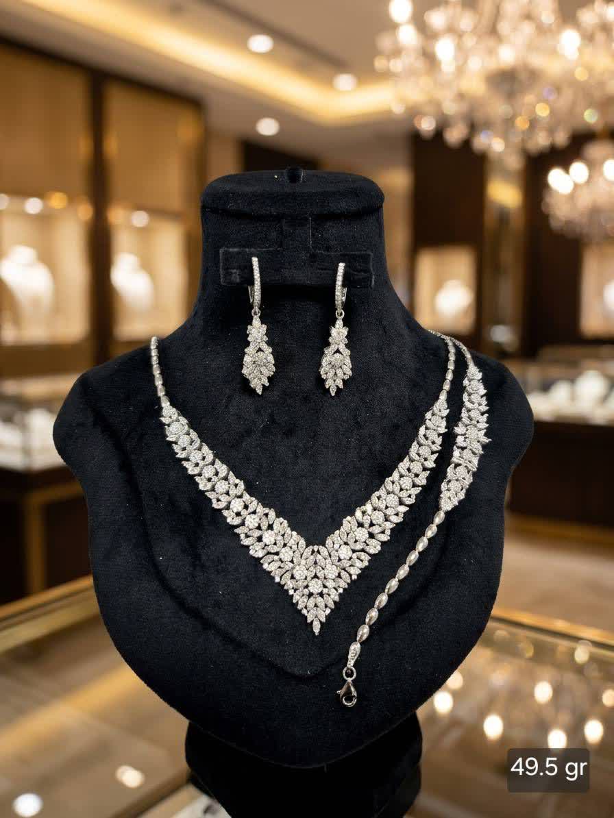 سرویس سنگین حراجی گردنبند و دستبند و گوشواره زنانه (49.5 گرم)
