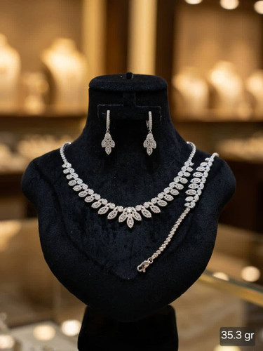 سرویس سنگین حراجی گردنبند و دستبند و گوشواره زنانه (35.3گرم)