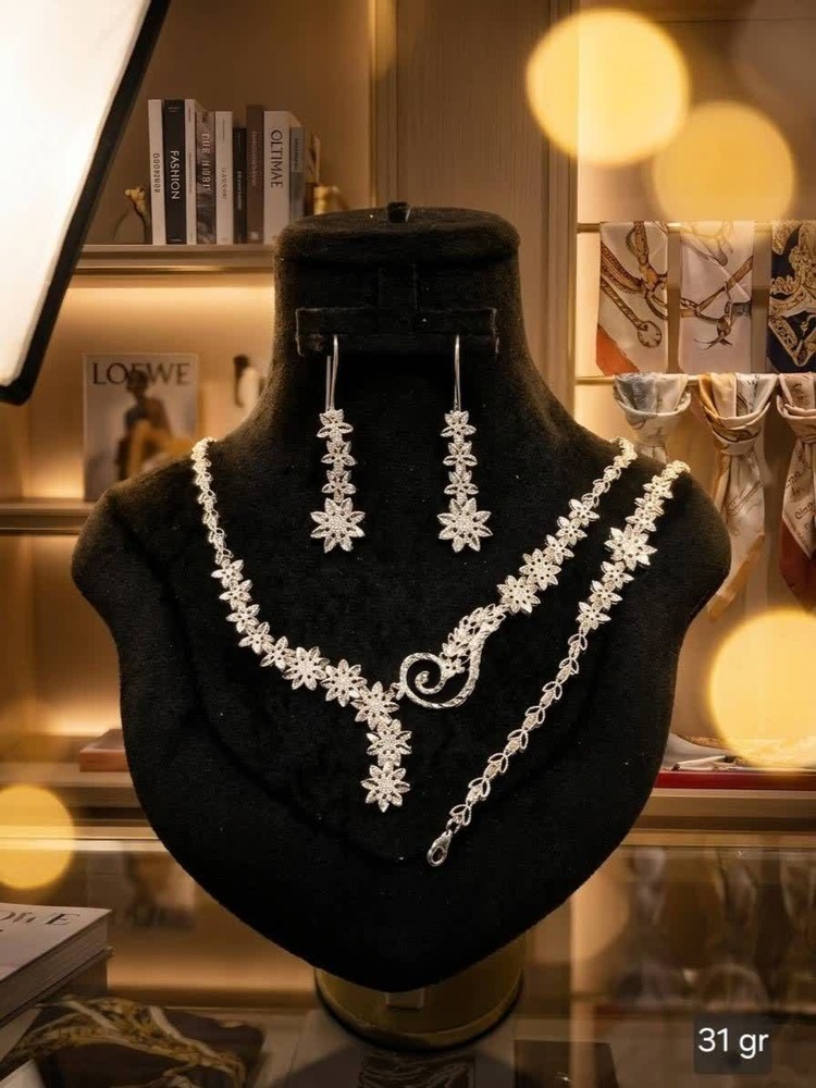 سرویس نقره زنانه طرح گل 31 گرمی حراجی (گردنبند، دستبند و گوشواره)