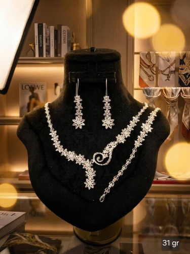 سرویس نقره زنانه طرح گل 31 گرمی حراجی (گردنبند، دستبند و گوشواره)