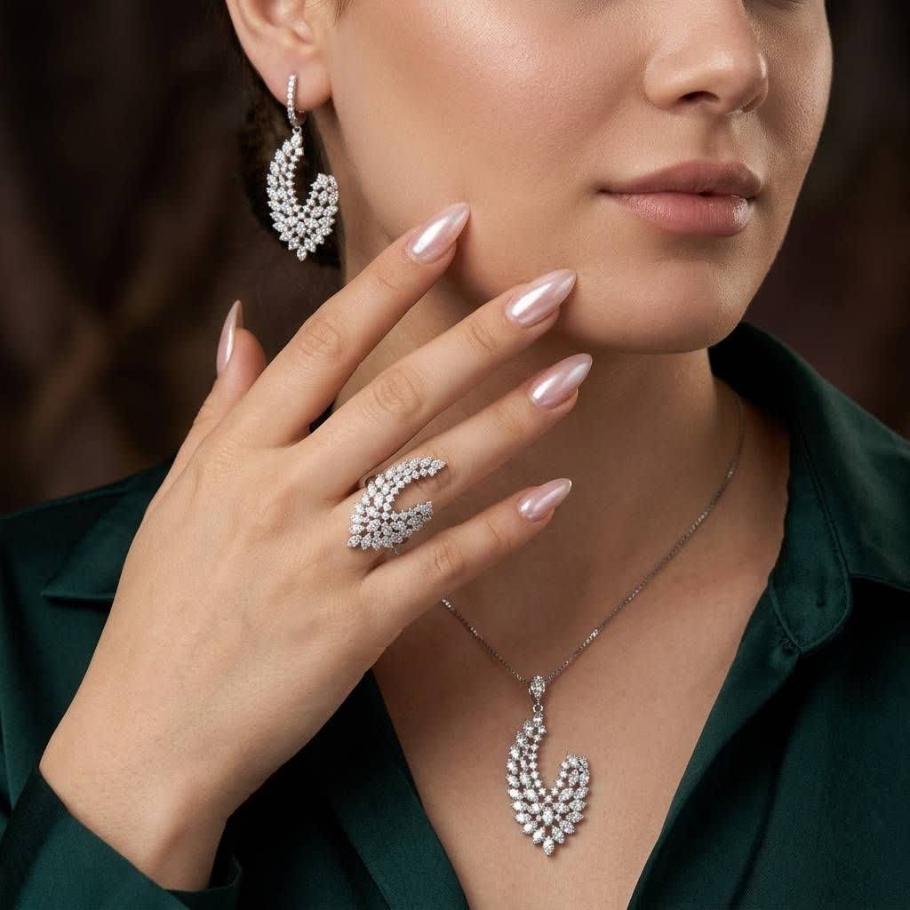 نیم ست نقره زنانه طرح برگ با نگین سواروسکی ۱۴ گرم (بدون زنجیر)